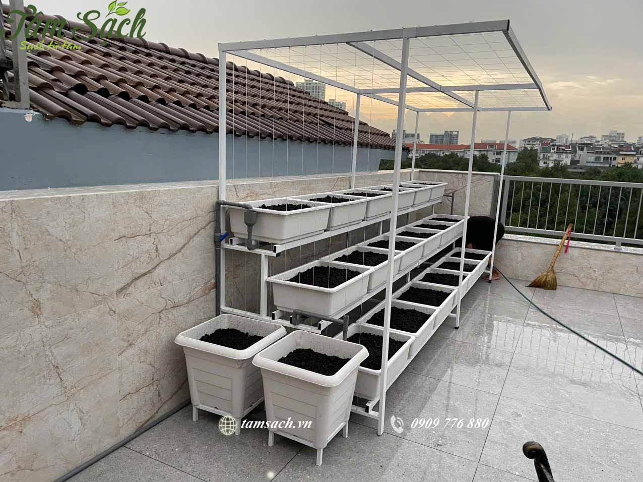 Thiết kế khung trắng đồng bộ, hiện đại.